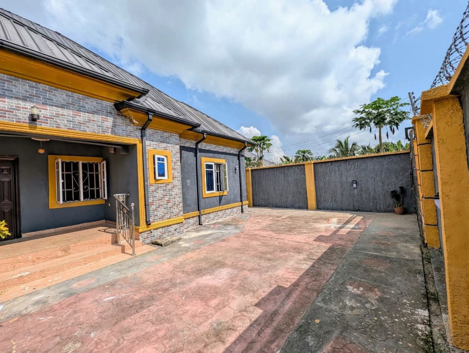 3 Bedroom and 2 Bedroom Flats for Sale